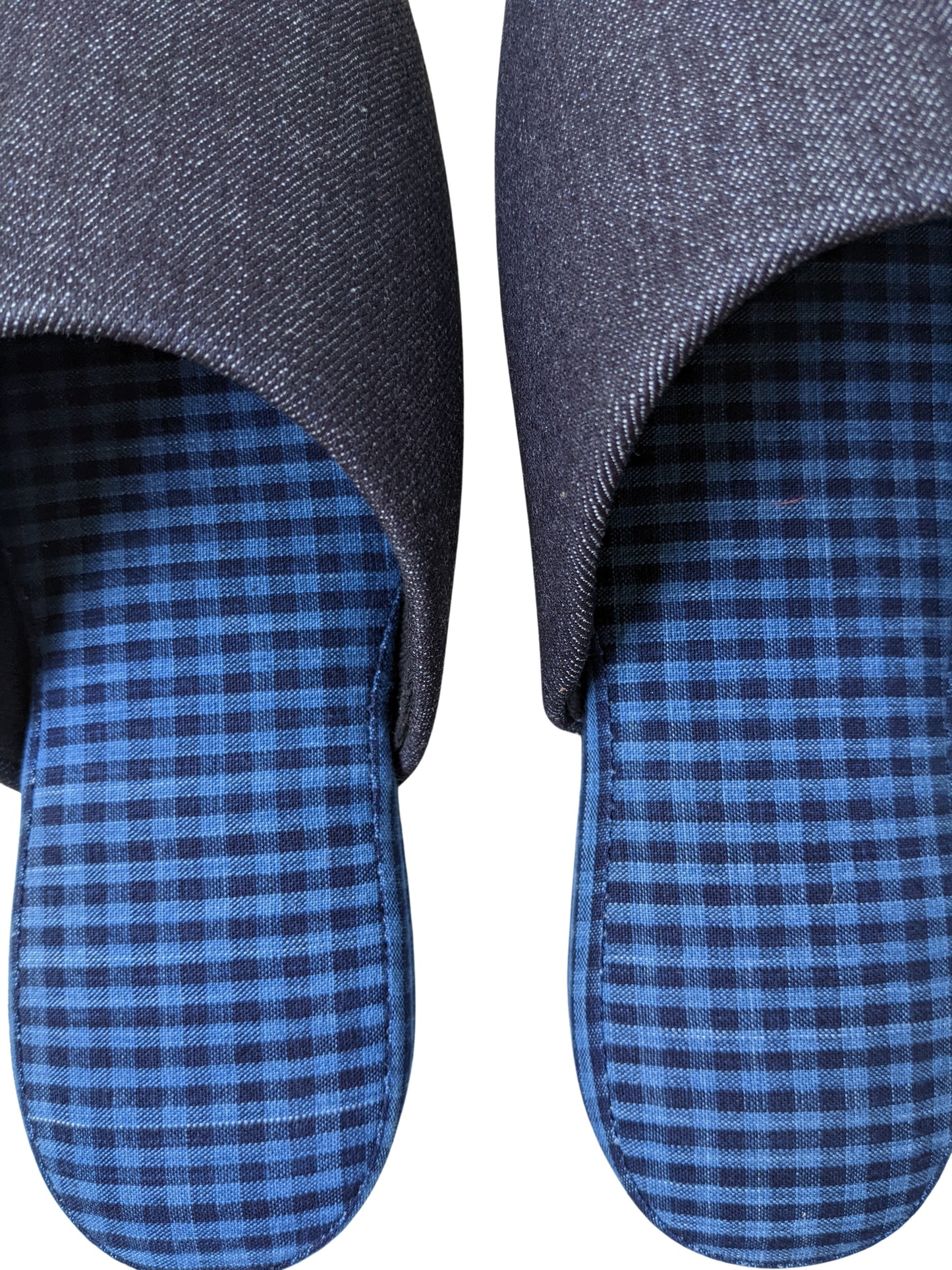 Hausschuhe aus Denimblau mit Karomuster und schwarzer Wollfilzsohle, 2 Größen: Large/XL
