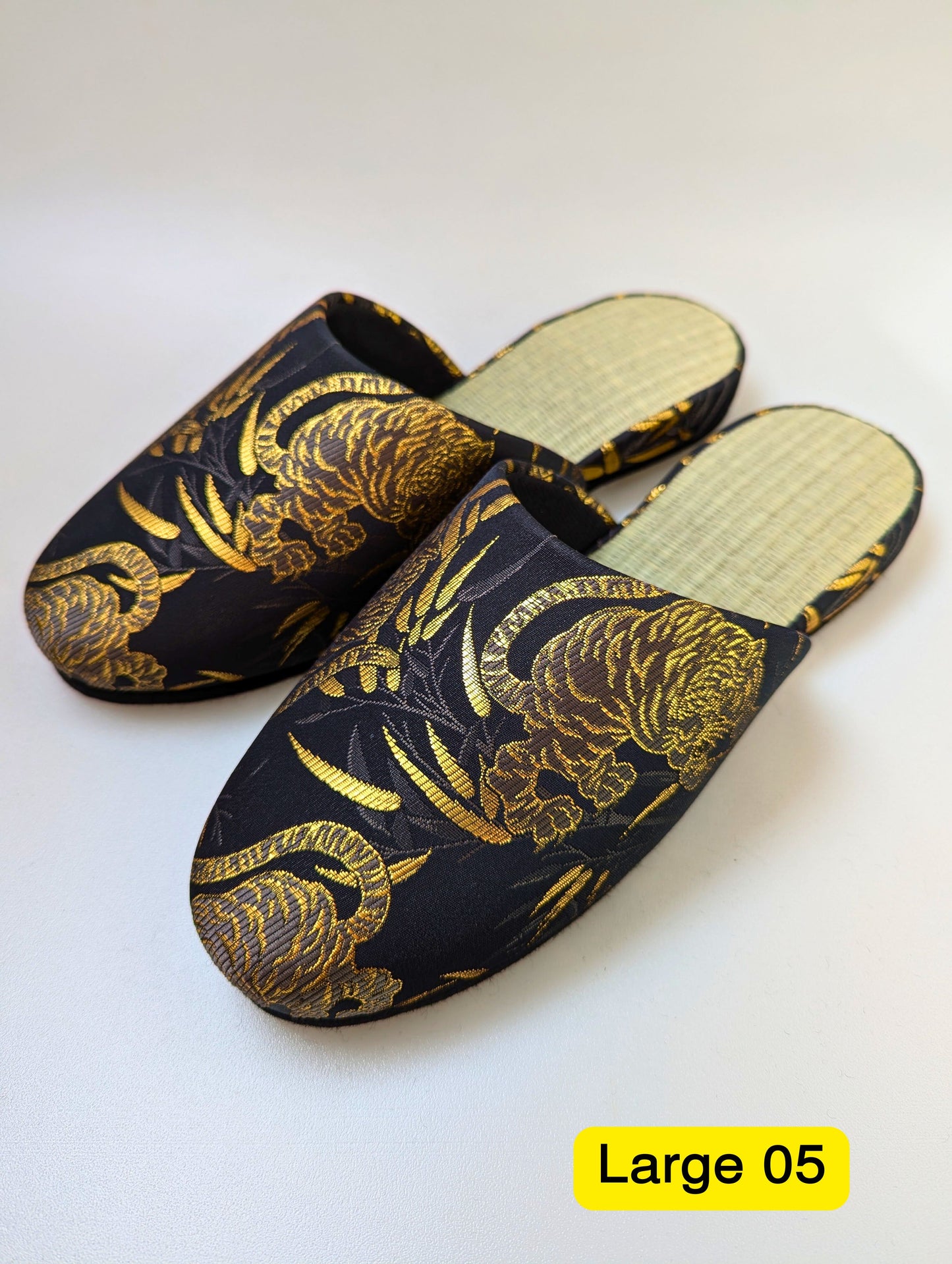 TATAMI × Baihu Byakko Tiger Slippers [Black Wool Felt Sole]