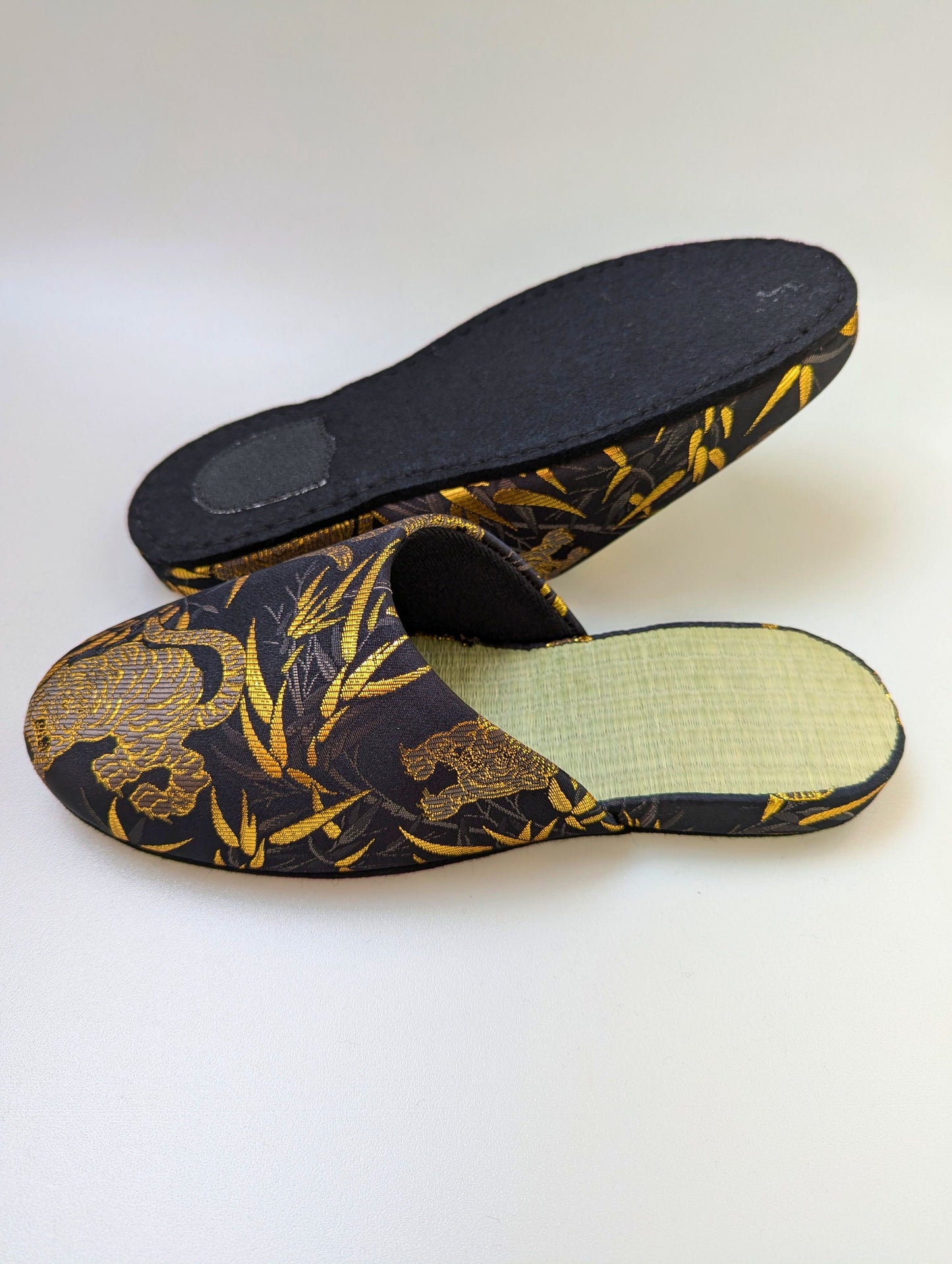 TATAMI × Baihu Byakko Tiger Slippers [Black Wool Felt Sole]