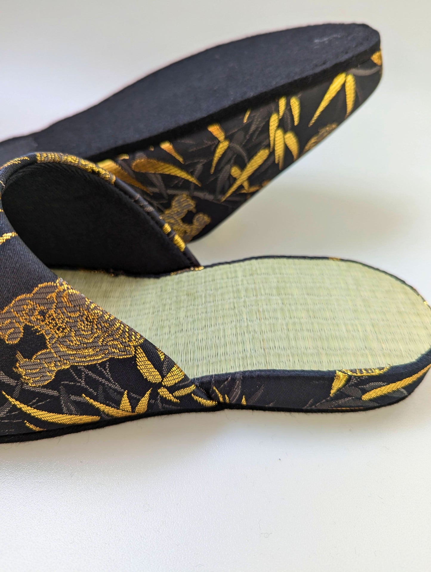 TATAMI × Baihu Byakko Tiger Slippers [Black Wool Felt Sole]