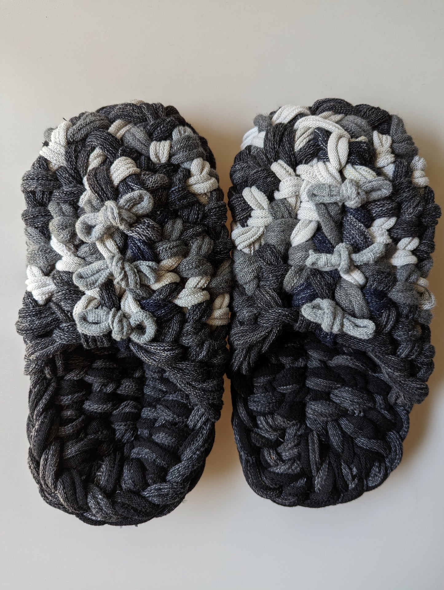 Medium | Knit up-cycle slippers 2023-M01 [Medium]